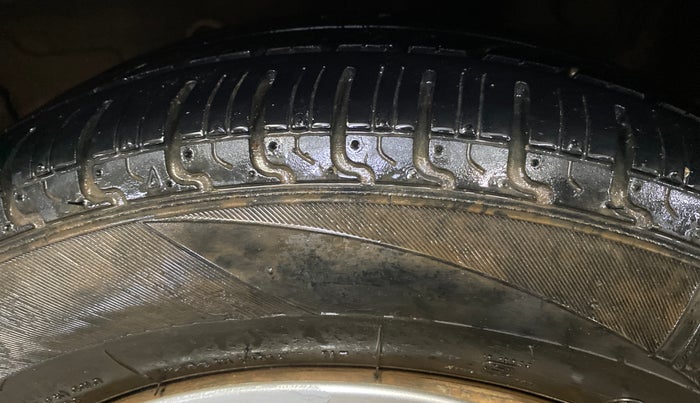 2016 Hyundai Eon MAGNA +, Petrol, Manual, 78,669 km, Right Rear Tyre Tread