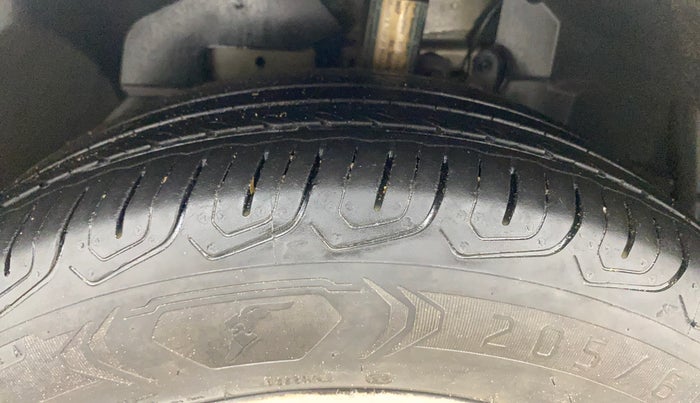 2018 Ford Ecosport TITANIUM 1.5L DIESEL, Diesel, Manual, 1,37,816 km, Left Front Tyre Tread