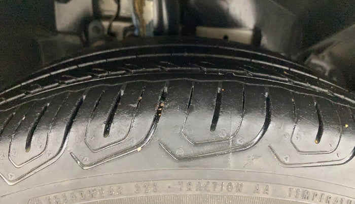 2018 Ford Ecosport TITANIUM 1.5L DIESEL, Diesel, Manual, 1,37,816 km, Right Front Tyre Tread