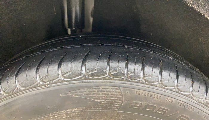 2018 Ford Ecosport TITANIUM 1.5L DIESEL, Diesel, Manual, 1,37,816 km, Right Rear Tyre Tread