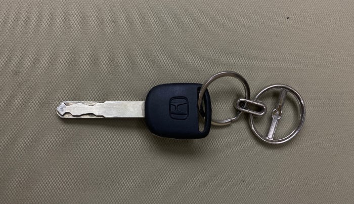 2013 Honda Amaze 1.2L I-VTEC S, Petrol, Manual, 1,02,572 km, Key Close Up