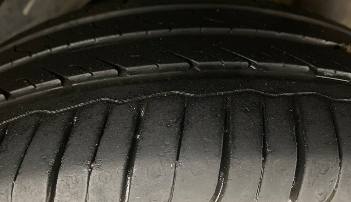 2013 Honda Amaze 1.2L I-VTEC S, Petrol, Manual, 1,02,572 km, Left Rear Tyre Tread