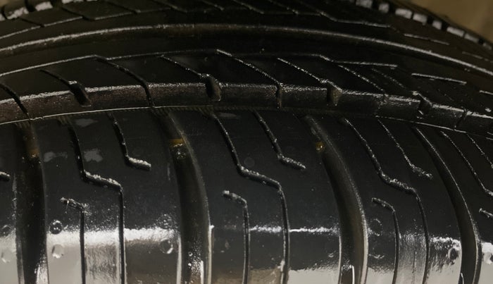 2013 Honda Amaze 1.2L I-VTEC S, Petrol, Manual, 1,02,572 km, Left Front Tyre Tread
