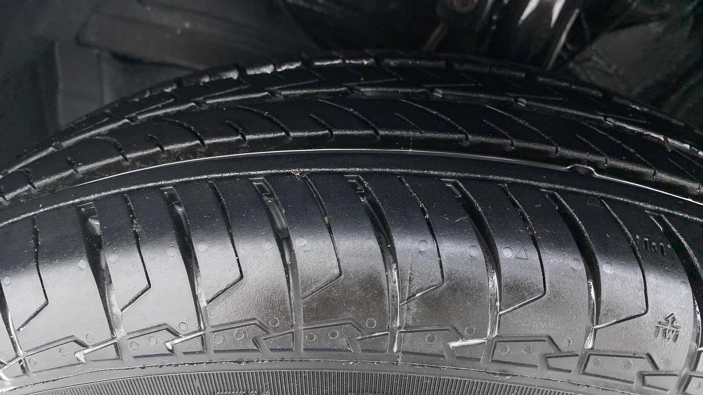 2021 Maruti Swift VXI D, Petrol, Manual, 1,883 km, Left Front Tyre Tread