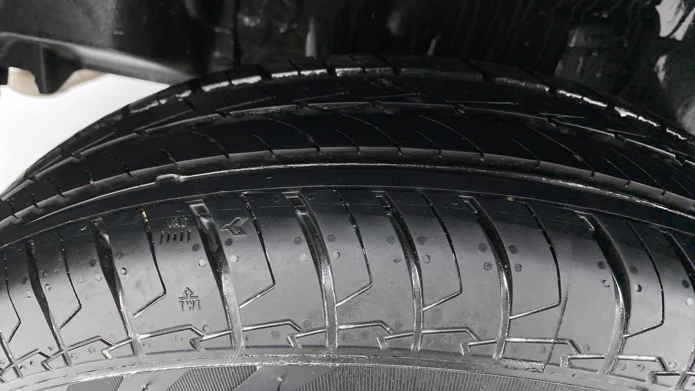 2021 Maruti Swift VXI D, Petrol, Manual, 1,883 km, Right Rear Tyre Tread