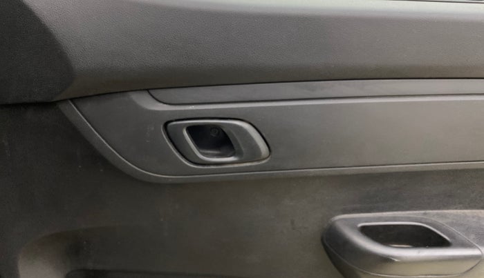 2018 Renault Kwid RXT 1.0 (O), CNG, Manual, 71,954 km, Driver Side Door Panels Control