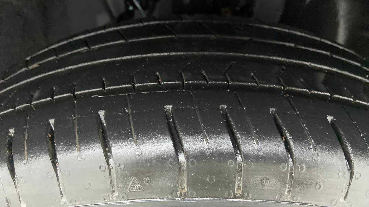 2022 Hyundai VENUE S MT 1.2 KAPPA, Petrol, Manual, 3,149 km, Right Front Tyre Tread