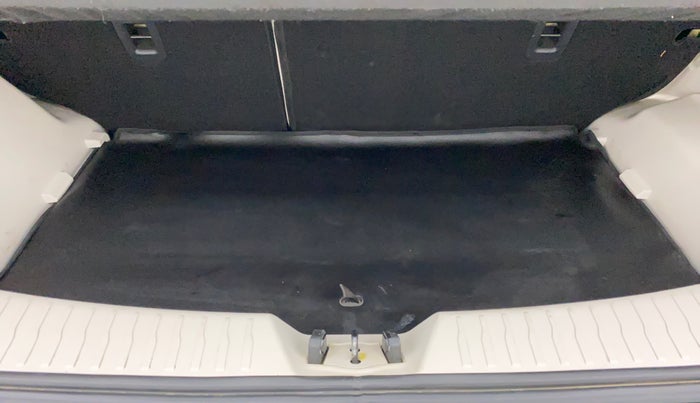 2021 Mahindra XUV300 W8 (O) 1.5 DIESEL, Diesel, Manual, 12,214 km, Boot Inside