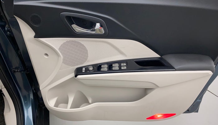 2021 Mahindra XUV300 W8 (O) 1.5 DIESEL, Diesel, Manual, 12,214 km, Driver Side Door Panels Control