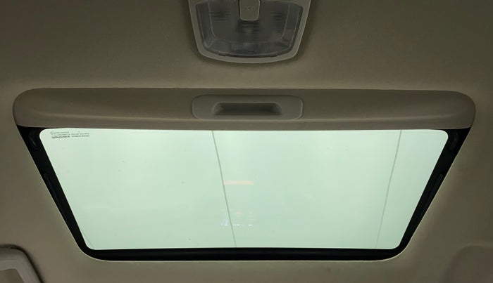 2021 Mahindra XUV300 W8 (O) 1.5 DIESEL, Diesel, Manual, 12,214 km, Moonroof/ Sunroof