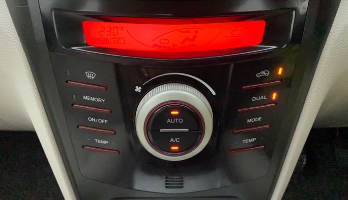 2021 Mahindra XUV300 W8 (O) 1.5 DIESEL, Diesel, Manual, 12,214 km, Automatic Climate Control