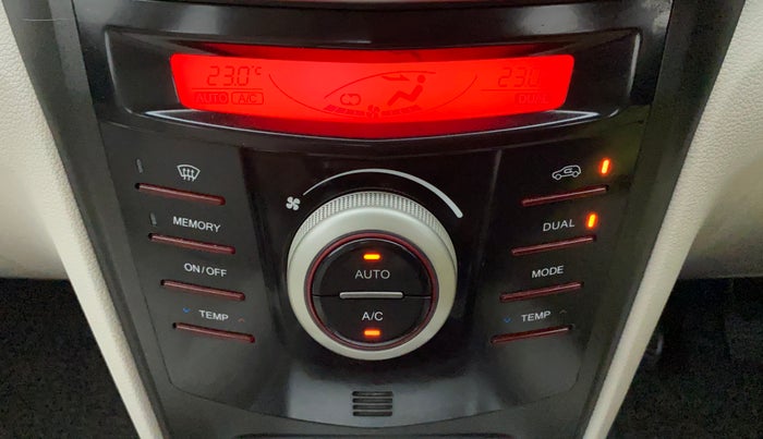 2021 Mahindra XUV300 W8 (O) 1.5 DIESEL, Diesel, Manual, 12,214 km, Multi-Zone Climate Control
