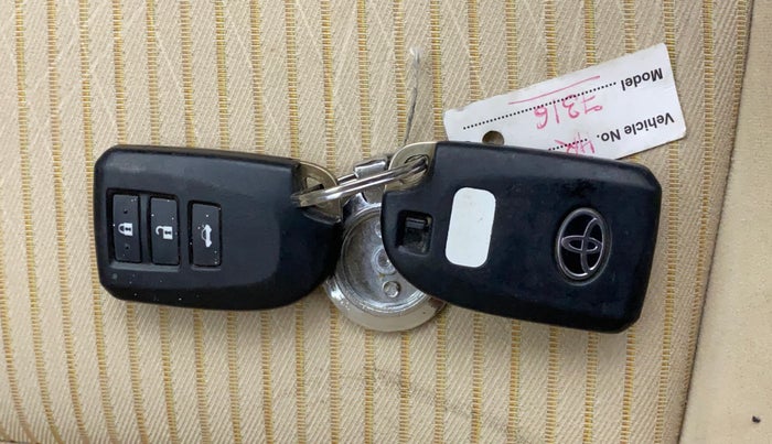 2018 Toyota YARIS G CVT, Petrol, Automatic, 79,292 km, Key Close Up