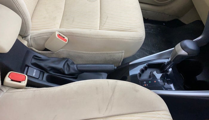 2018 Toyota YARIS G CVT, Petrol, Automatic, 79,292 km, Gear Lever