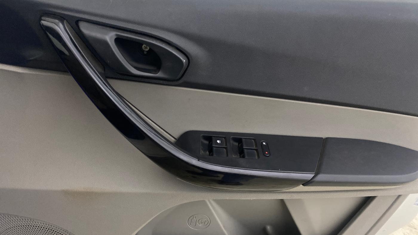 2018 Tata Tiago XT DIESEL, Diesel, Manual, 56,200 km, Driver Side Door Panels Control