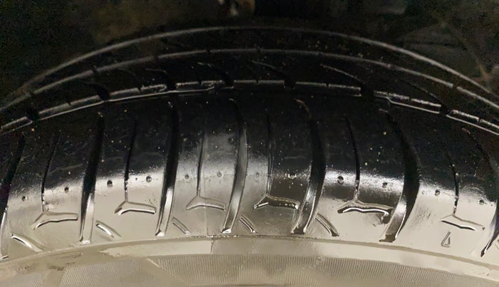 2016 Maruti Baleno ALPHA PETROL 1.2, Petrol, Manual, 60,031 km, Right Front Tyre Tread