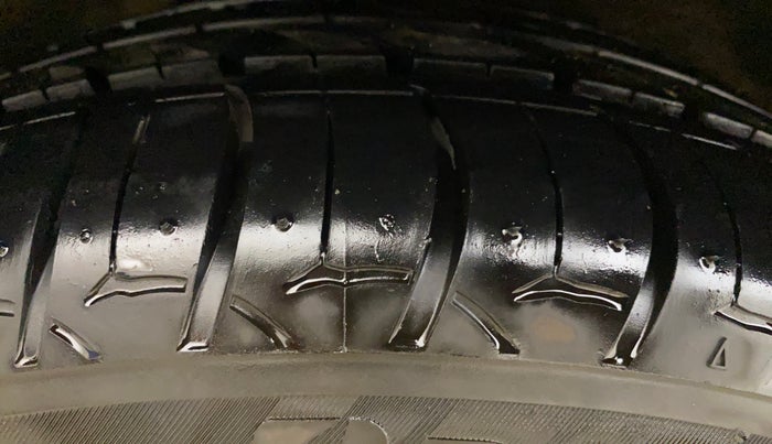 2016 Maruti Baleno ALPHA PETROL 1.2, Petrol, Manual, 60,031 km, Right Rear Tyre Tread