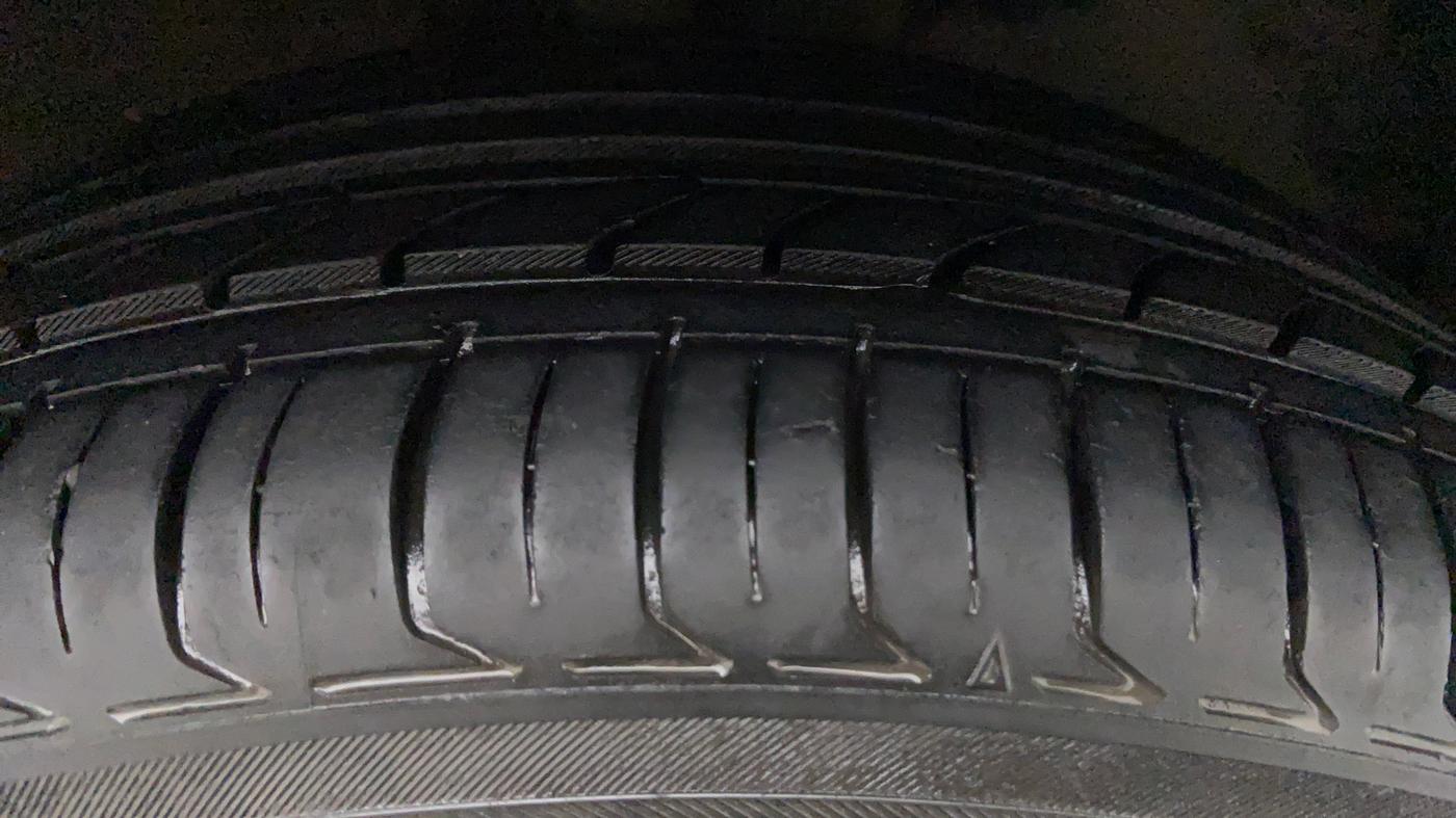 2014 Toyota Corolla Altis VL AT PETROL, Petrol, Automatic, 57,094 km, Right Front Tyre Tread