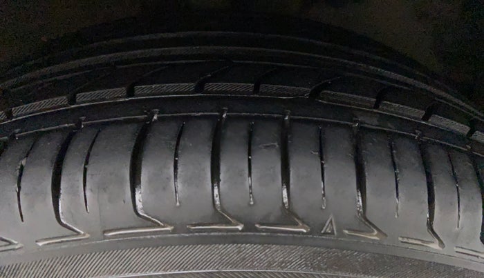 2014 Toyota Corolla Altis VL AT PETROL, Petrol, Automatic, 57,094 km, Right Front Tyre Tread