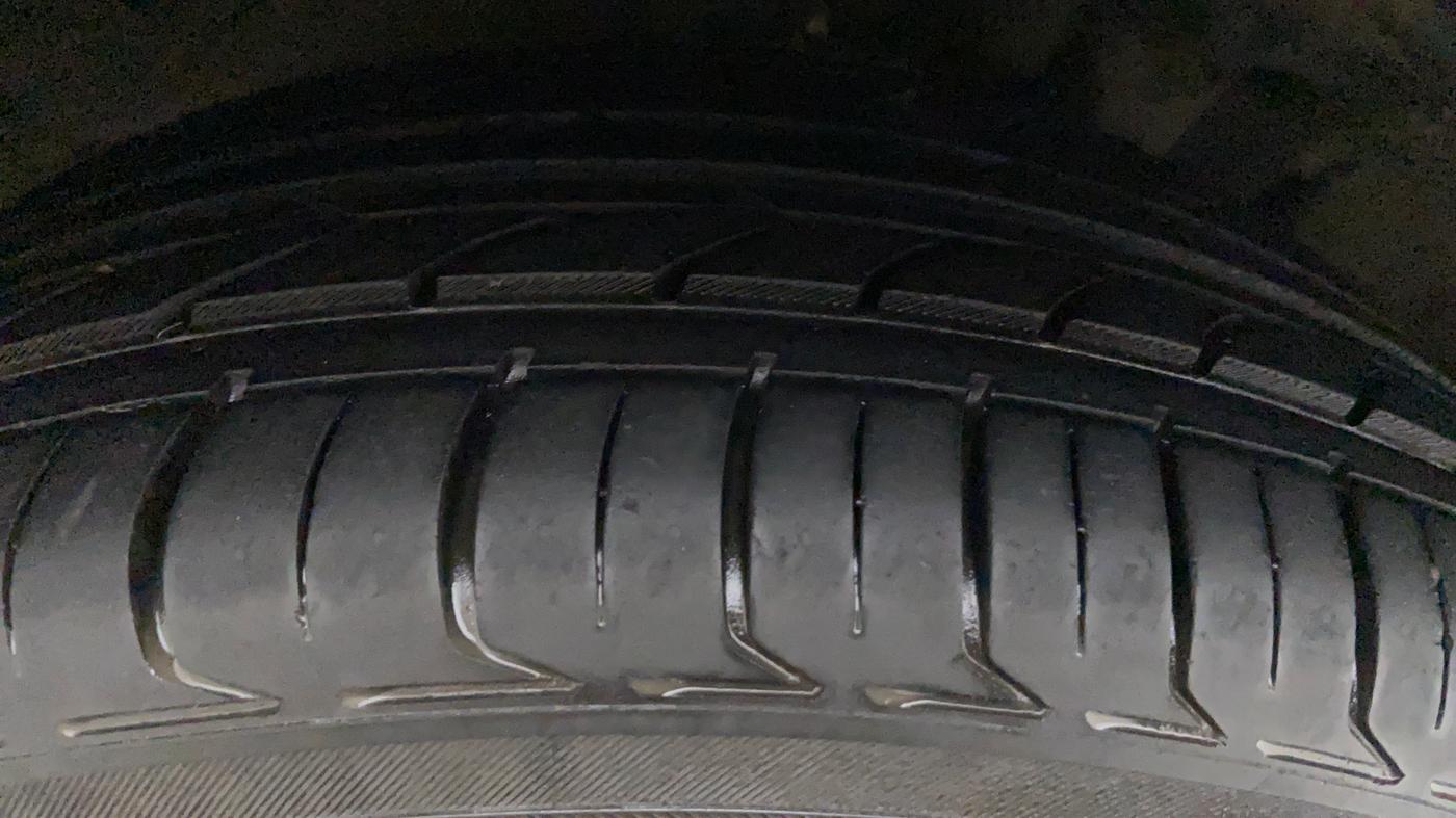 2014 Toyota Corolla Altis VL AT PETROL, Petrol, Automatic, 57,094 km, Right Rear Tyre Tread