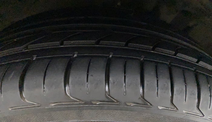 2014 Toyota Corolla Altis VL AT PETROL, Petrol, Automatic, 57,094 km, Right Rear Tyre Tread