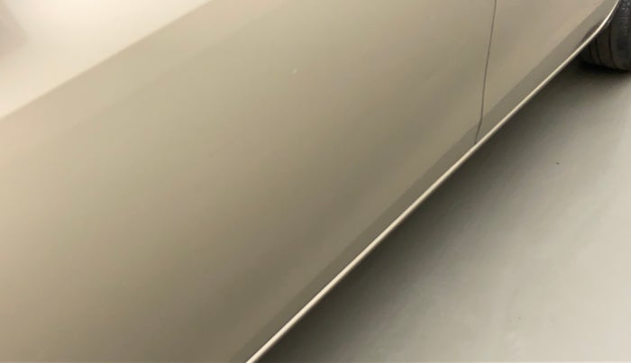 2014 Toyota Corolla Altis VL AT PETROL, Petrol, Automatic, 57,094 km, Front passenger door - Minor scratches