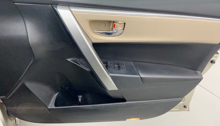 2014 Toyota Corolla Altis VL AT PETROL, Petrol, Automatic, 57,094 km, Driver Side Door Panels Control