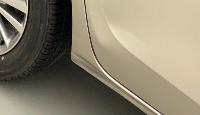 2014 Toyota Corolla Altis VL AT PETROL, Petrol, Automatic, 57,094 km, Right running board - Minor scratches