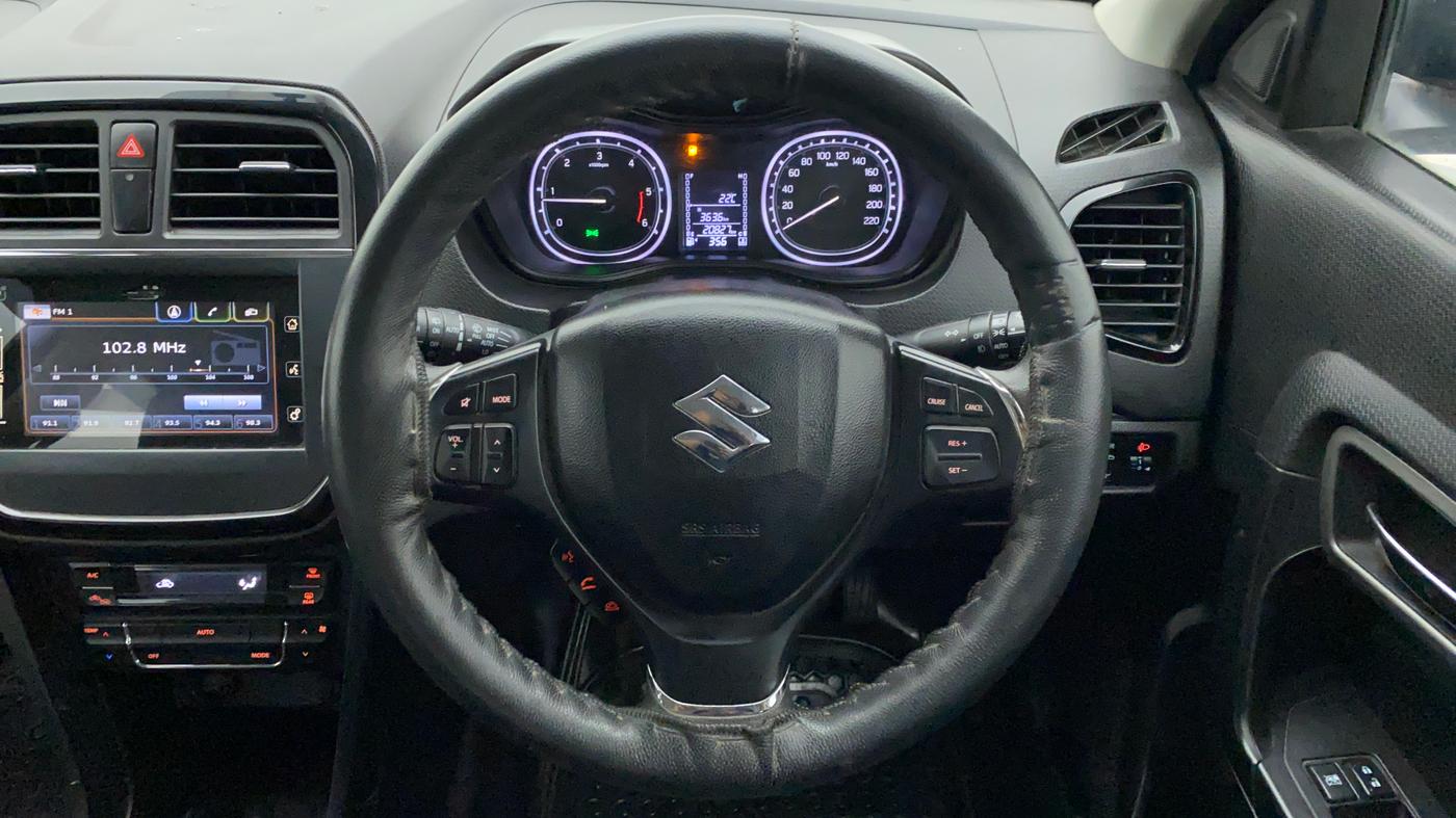 2018 Maruti Vitara Brezza ZDI PLUS DUAL TONE, Diesel, Manual, 21,138 km, Steering Wheel Close Up