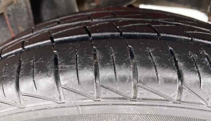 2012 Maruti Alto LXI, Petrol, Manual, 56,438 km, Left Rear Tyre Tread