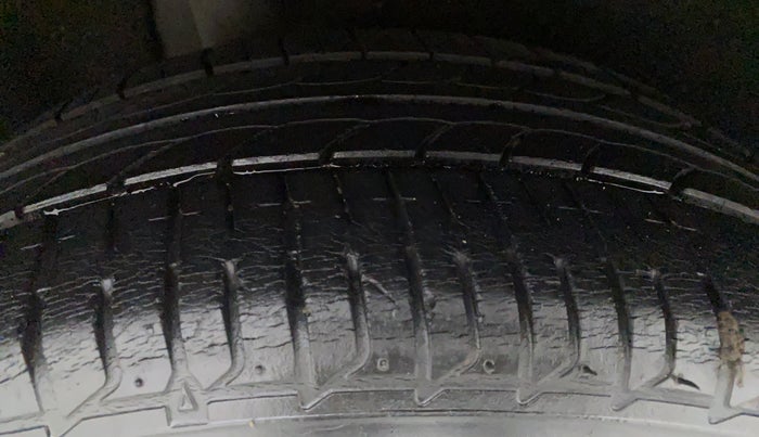 2016 Maruti Baleno ZETA 1.2 K12, Petrol, Manual, 53,222 km, Left Rear Tyre Tread
