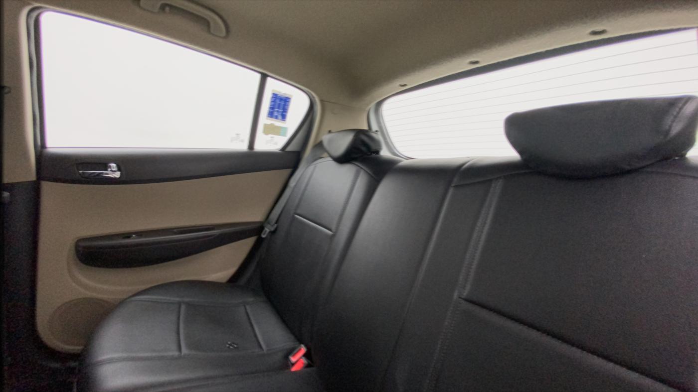 2014 Hyundai Elite i20 ASTA 1.2, Petrol, Manual, 68,874 km, Right Side Rear Door Cabin