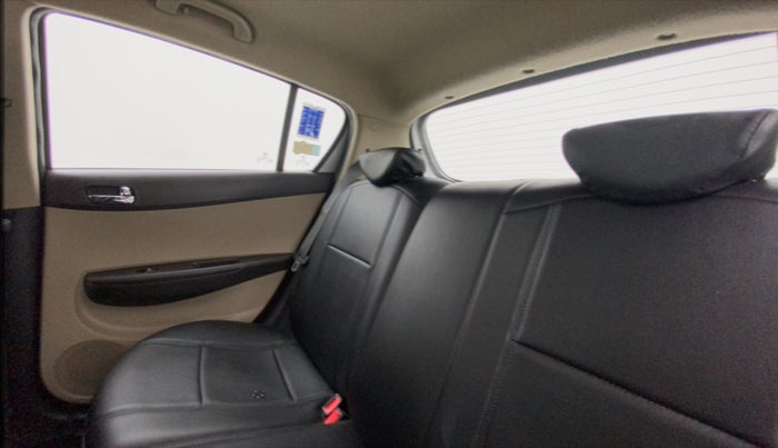 2014 Hyundai Elite i20 ASTA 1.2, Petrol, Manual, 68,874 km, Right Side Rear Door Cabin