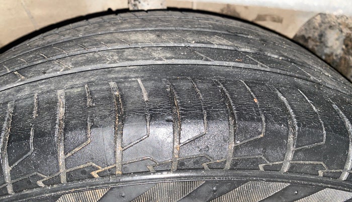 2022 Hyundai ALCAZAR PRESTIGE 2.0 MT 7STR, Petrol, Manual, 26,698 km, Right Front Tyre Tread