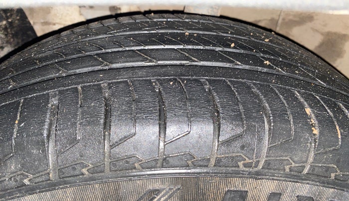 2022 Hyundai ALCAZAR PRESTIGE 2.0 MT 7STR, Petrol, Manual, 26,698 km, Left Front Tyre Tread