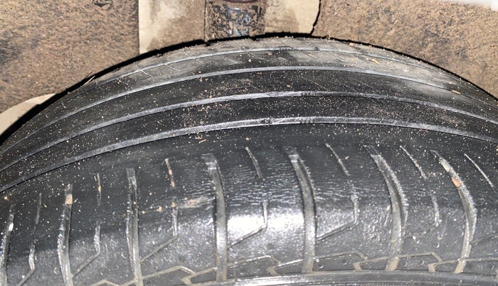 2022 Hyundai ALCAZAR PRESTIGE 2.0 MT 7STR, Petrol, Manual, 26,698 km, Right Rear Tyre Tread