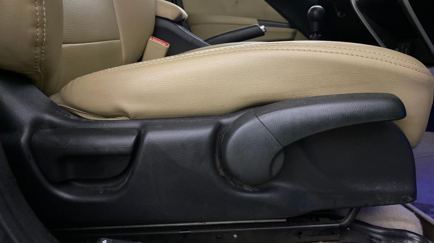 2021 Honda City 1.5L I-VTEC V MT 5TH GEN, CNG, Manual, 36,643 km, Driver Side Adjustment Panel
