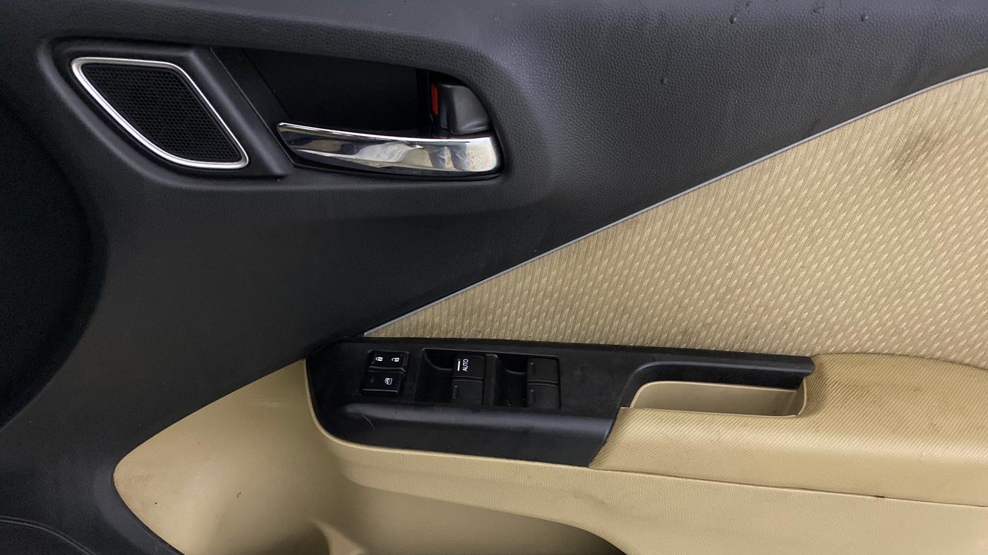 2021 Honda City 1.5L I-VTEC V MT 5TH GEN, CNG, Manual, 36,643 km, Driver Side Door Panels Control