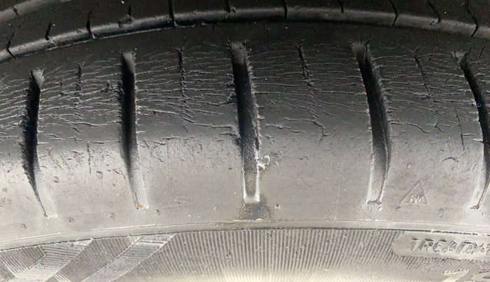 2017 Maruti Ciaz ALPHA  AT 1.4  PETROL, Petrol, Automatic, 35,515 km, Left Front Tyre Tread