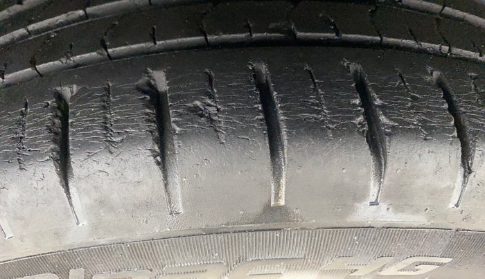 2017 Maruti Ciaz ALPHA  AT 1.4  PETROL, Petrol, Automatic, 35,515 km, Right Rear Tyre Tread