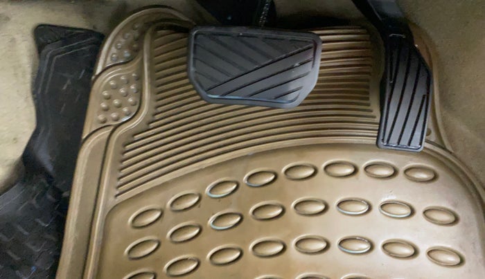 2017 Maruti Ciaz ALPHA  AT 1.4  PETROL, Petrol, Automatic, 35,515 km, Pedals