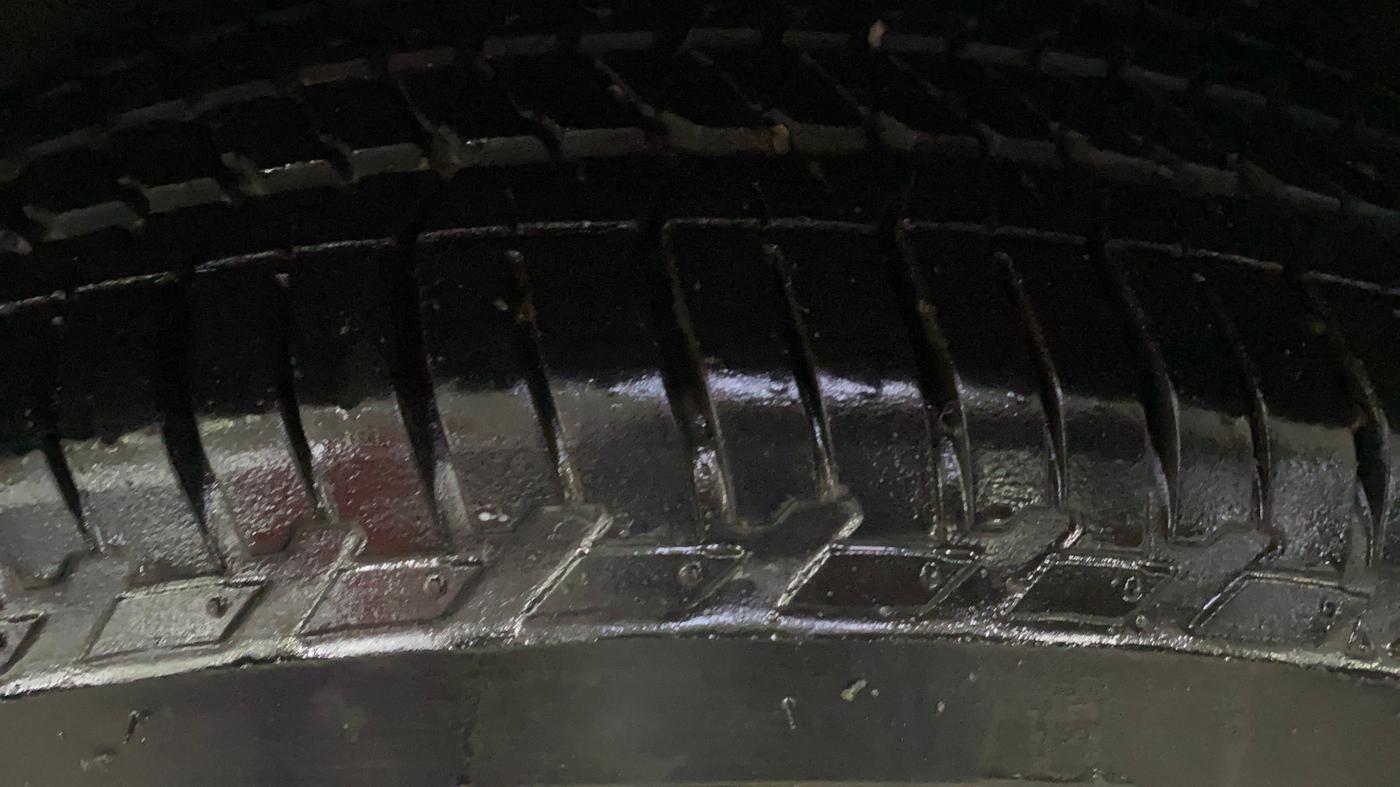 2021 Mahindra XUV500 W5, Diesel, Manual, 98,119 km, Left Front Tyre Tread