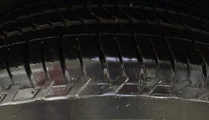 2021 Mahindra XUV500 W5, Diesel, Manual, 98,119 km, Left Front Tyre Tread