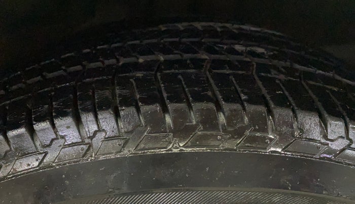 2021 Mahindra XUV500 W5, Diesel, Manual, 98,119 km, Right Front Tyre Tread