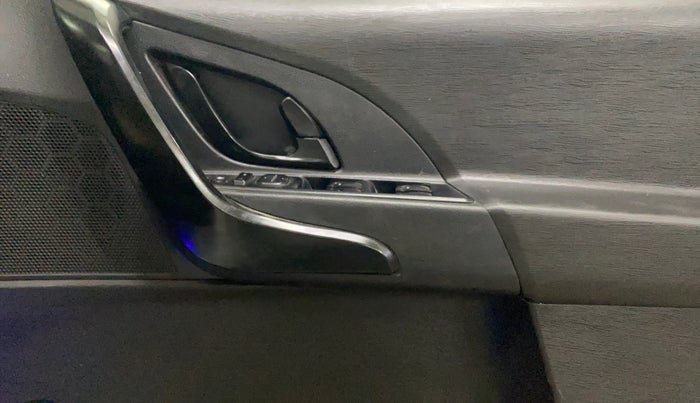 2021 Mahindra XUV500 W5, Diesel, Manual, 98,119 km, Driver Side Door Panels Control