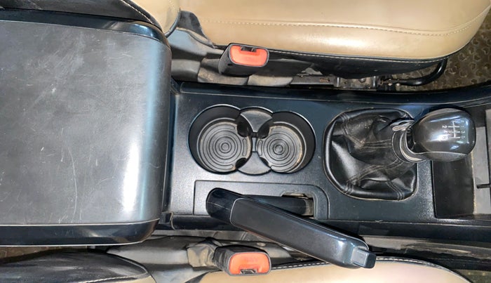 2021 Mahindra XUV500 W5, Diesel, Manual, 98,119 km, Gear Lever