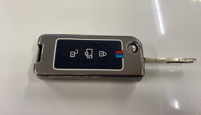 2021 Mahindra XUV500 W5, Diesel, Manual, 98,119 km, Key Close Up