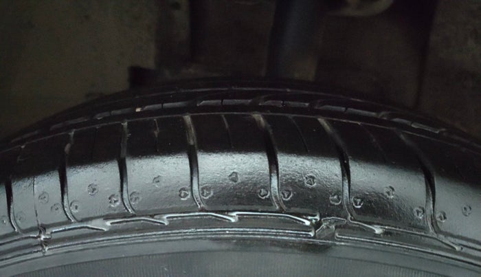 2018 Tata NEXON XM PETROL, Petrol, Manual, 1,05,844 km, Left Front Tyre Tread