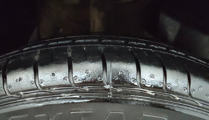 2018 Tata NEXON XM PETROL, Petrol, Manual, 1,05,844 km, Right Front Tyre Tread