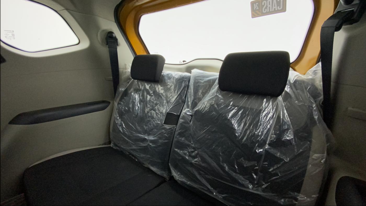 2022 Renault TRIBER RXL MT, Petrol, Manual, 30,944 km, Third Seat Row ( optional )